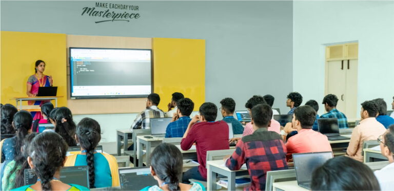 worldclassfacilities_interactiveclassroom (1)